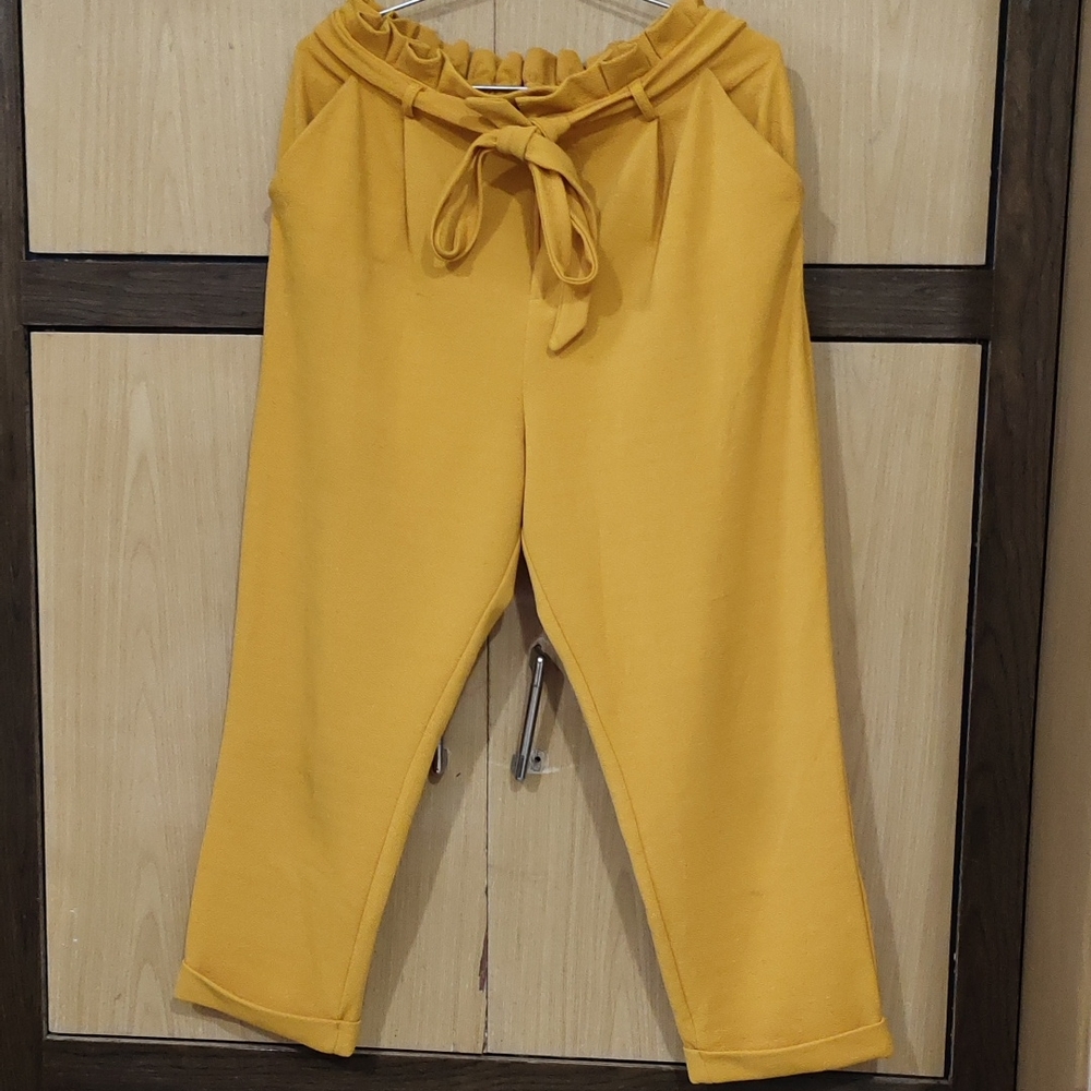 Yellow pants - Picture 1 of 2